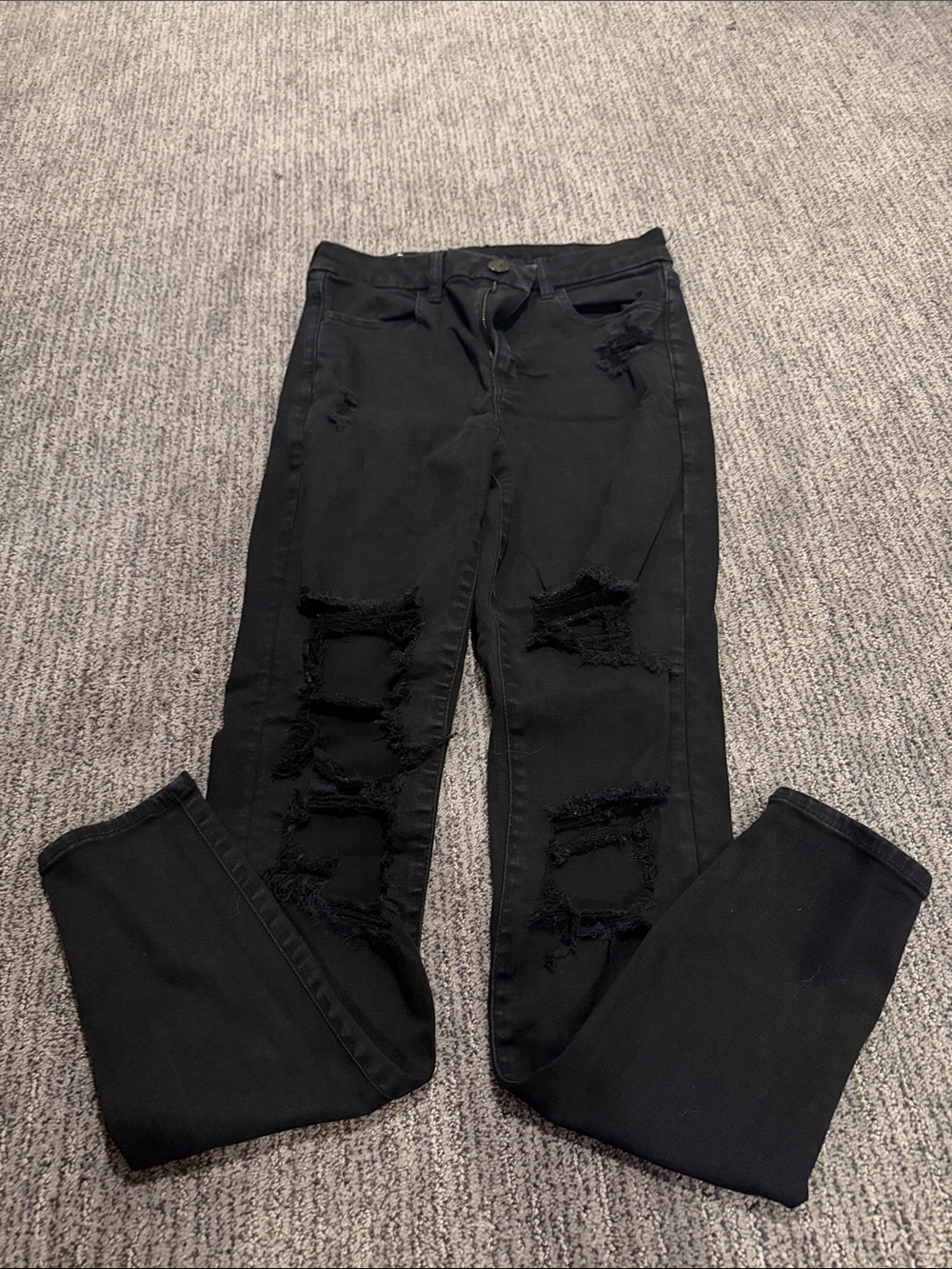 American Eagle Women’s Black Distressed Skinny Jean